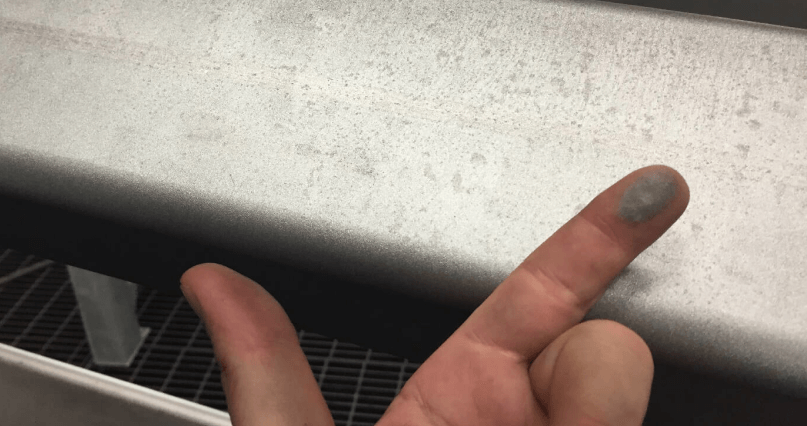 위노아-코리아-블라스팅-분진-농도-측정하는-모습